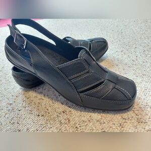 Easy Street Black Slingback Sandals NEW! Without Packaging